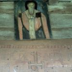 usa_sculptata_si_icoana_intrare_biserica-de-lemn-banesti
